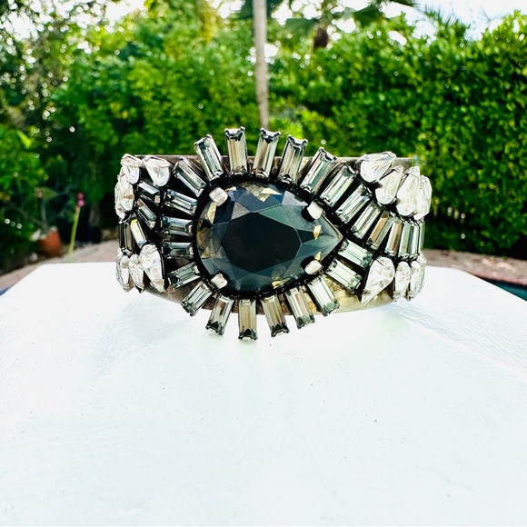 Dannijo Valentina Silvertone Multi-Crystal Cuff NWT - Picture 3 of 17